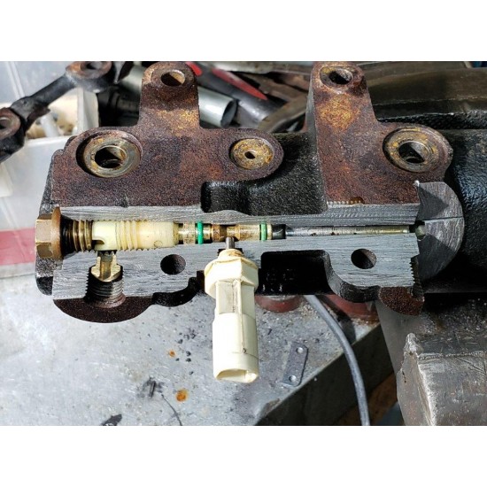 W8831364  -  Brake Master Cylinder Pressure Switch (Hydromax)